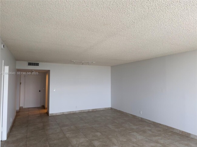 Foto del edificio - 2500 Parkview Dr