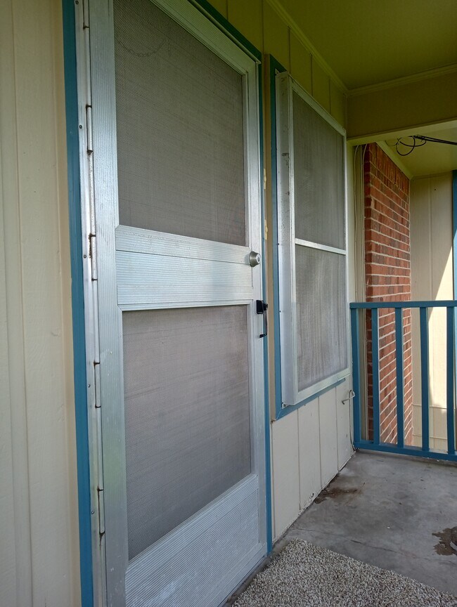 Foto del edificio - 8246 Ned Ave
