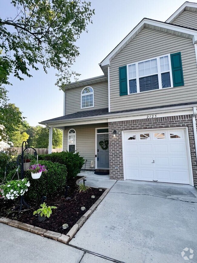 Building Photo - 2125 Bizzone Cir