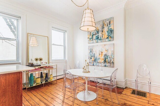 Foto del edificio - 244 1st St