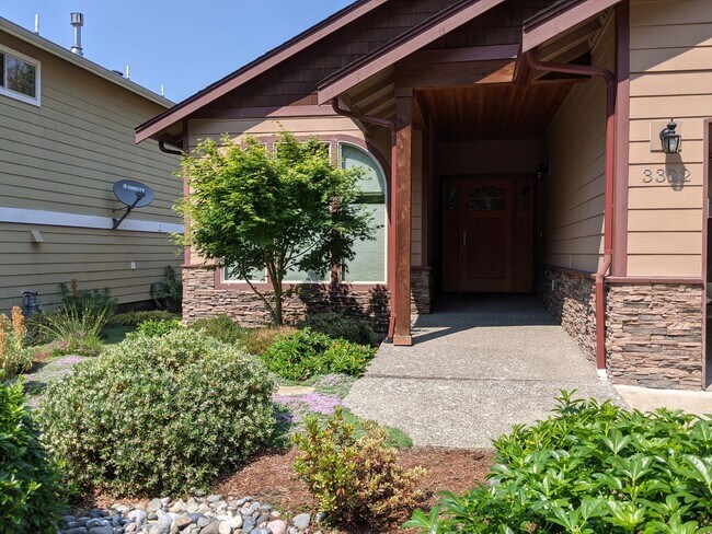 Foto del edificio - 3 Bd., 1.75 Ba., Rambler Style Home