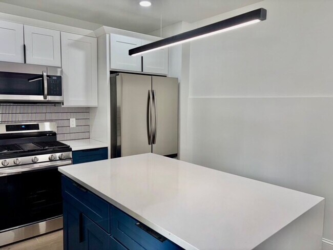 Foto del edificio - Brand New Dickinson Narrows Bi-Level 4bd/2bth