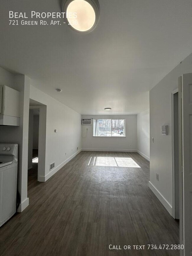 Building Photo - 721 Green Rd