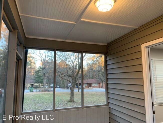 Building Photo - 2 br, 1 bath House - 2111 Kimberly Road SW