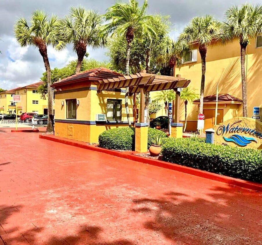 Foto principal - 8250 SW 149th Ct