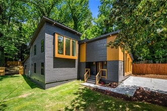 Building Photo - 2155 Venetian Dr SW