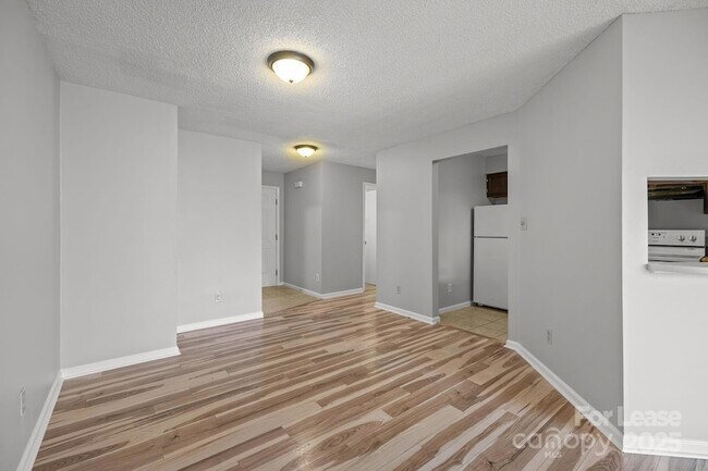 Foto del edificio - 2505 Stockbridge Dr