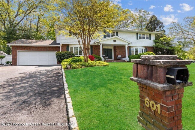 Building Photo - 601 Duchess Ct