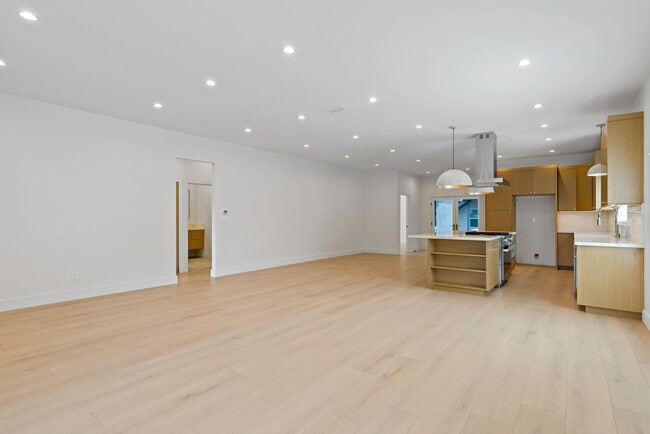 Building Photo - Beautifully Renovated 3-Bedroom Home – Mod...