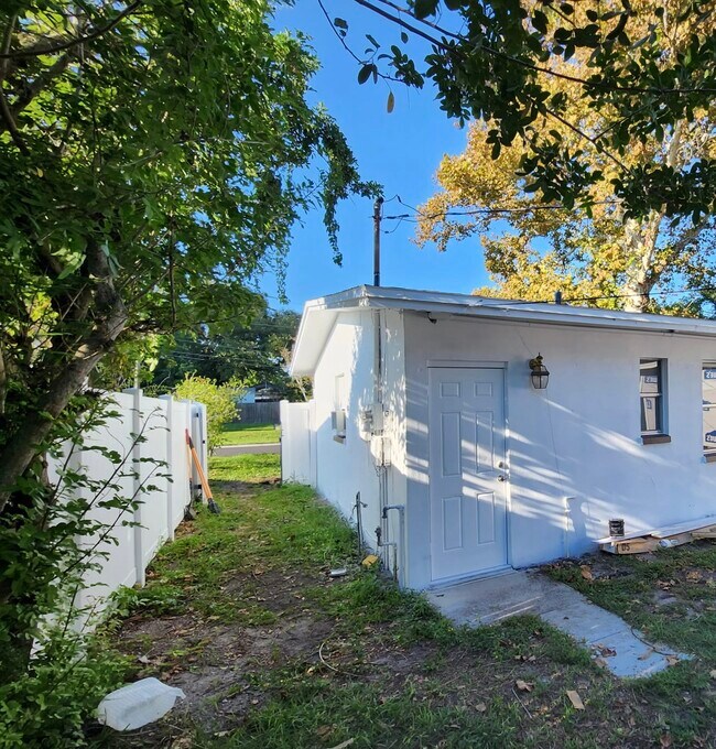 Building Photo - 1465 Jeffords St