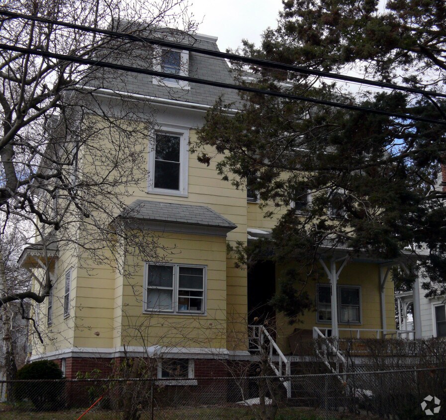 Building Photo - 171 N Washington St