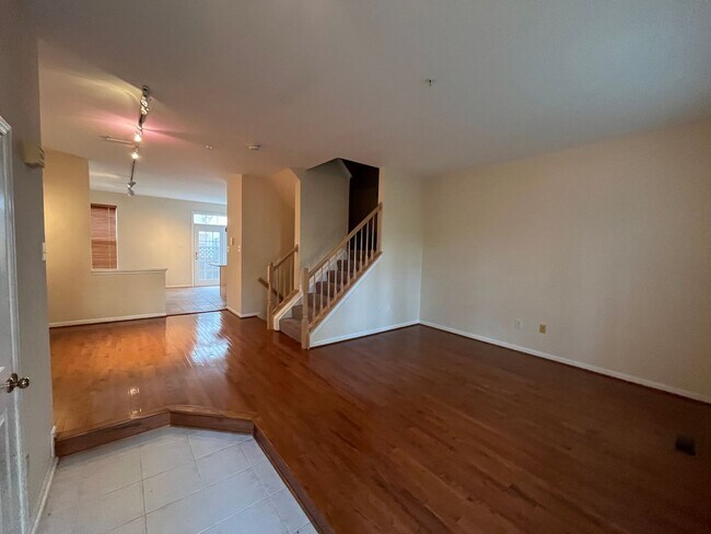 Building Photo - Spacious 3 BR / 2.5 BA Townhome in Washingtonian Center! End of Year Promotion! Enjoy half off yo...