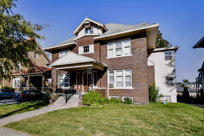 Building Photo - 115 S 38th Ave