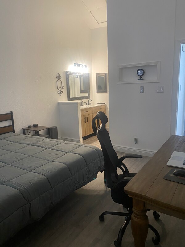 Foto del edificio - 895 Melville Ln