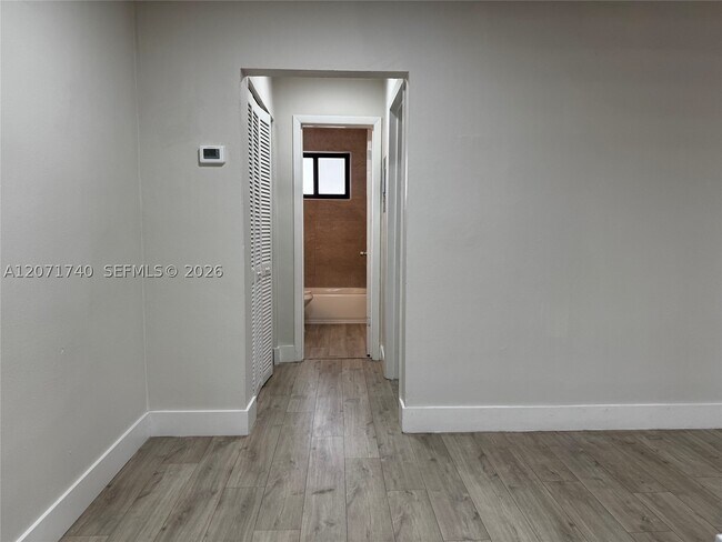 Foto del edificio - 1330 W 29th St