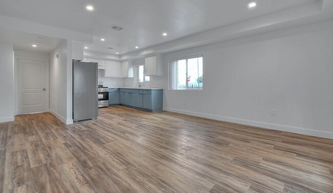 Building Photo - 9511 Baring Cross St Los Angeles, CA 90044