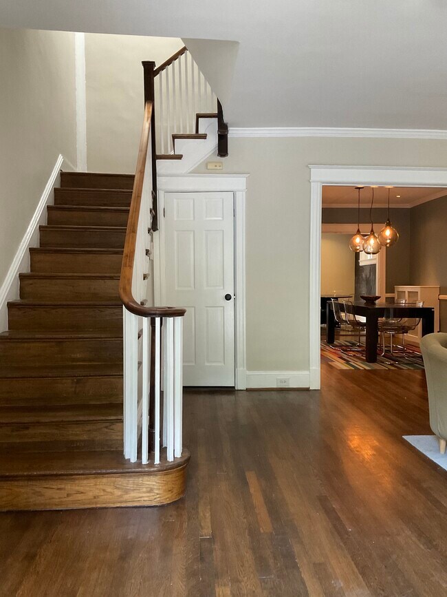 Foto del edificio - 2218 Cathedral Ave NW