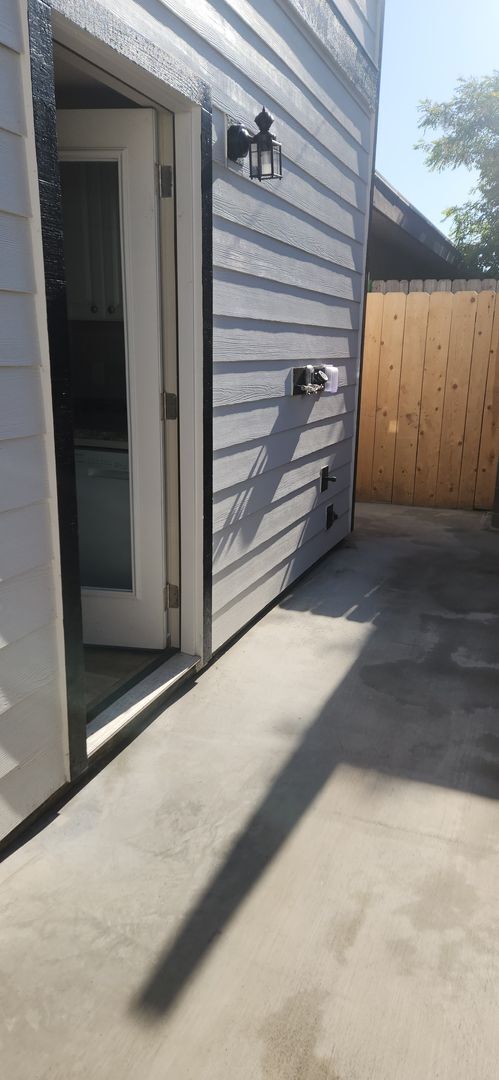 Building Photo - Two story-newly built one bedroom house