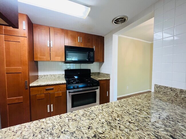 Building Photo - 447 Drummers Ln