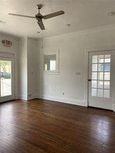Building Photo - 709 E 11th St
