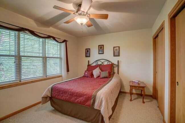Foto del edificio - 3 bed / 3 bath House in Deforest!