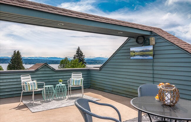 Building Photo - Laurelhurst House - 4 bedrooms + den