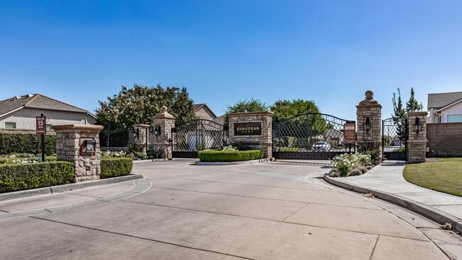 Building Photo - European Parc, two-story, home backing to ...