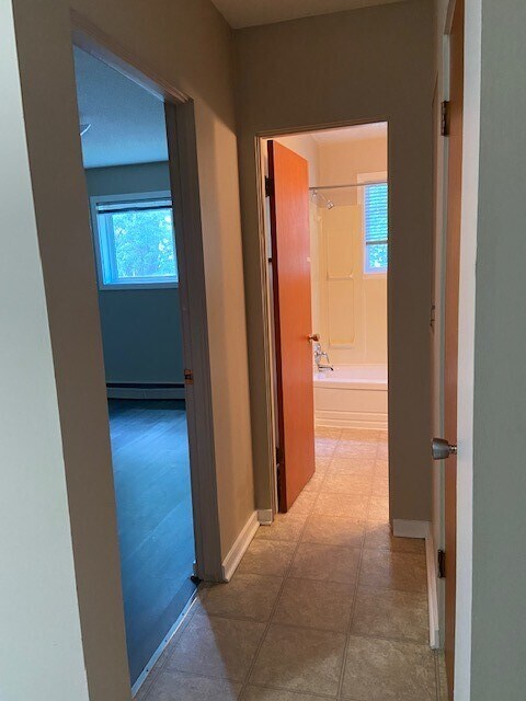 Building Photo - 422 4th Av N