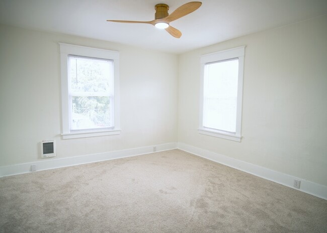 Bedroom with lots of natural light - 621 N Lawrence St