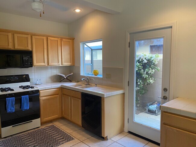 Foto del edificio - 76829 Iroquois Dr