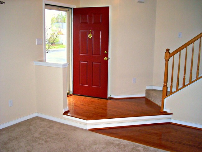 Foto del edificio - 3 BR / 1.5 BA Townhouse near Virginia Cent...