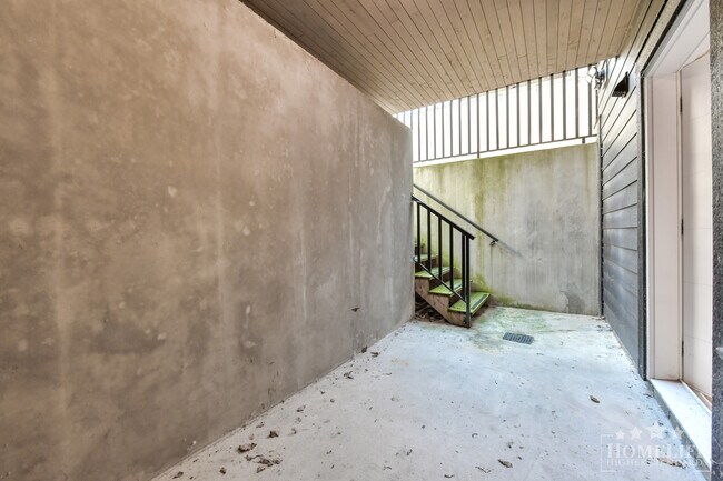 Building Photo - Recently Built 2 Bed, 1 Bath Basement Suite in South Surrey – 700 Sq Ft of Modern Living Near Mor...