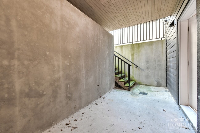 Photo du bâtiment - Recently Built 2 Bed, 1 Bath Basement Suite in South Surrey – 700 Sq Ft of Modern Living Near Mor...