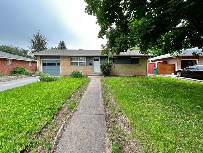 Foto del edificio - Beautifully Remodeled 5 Bed 2 Bath House i...