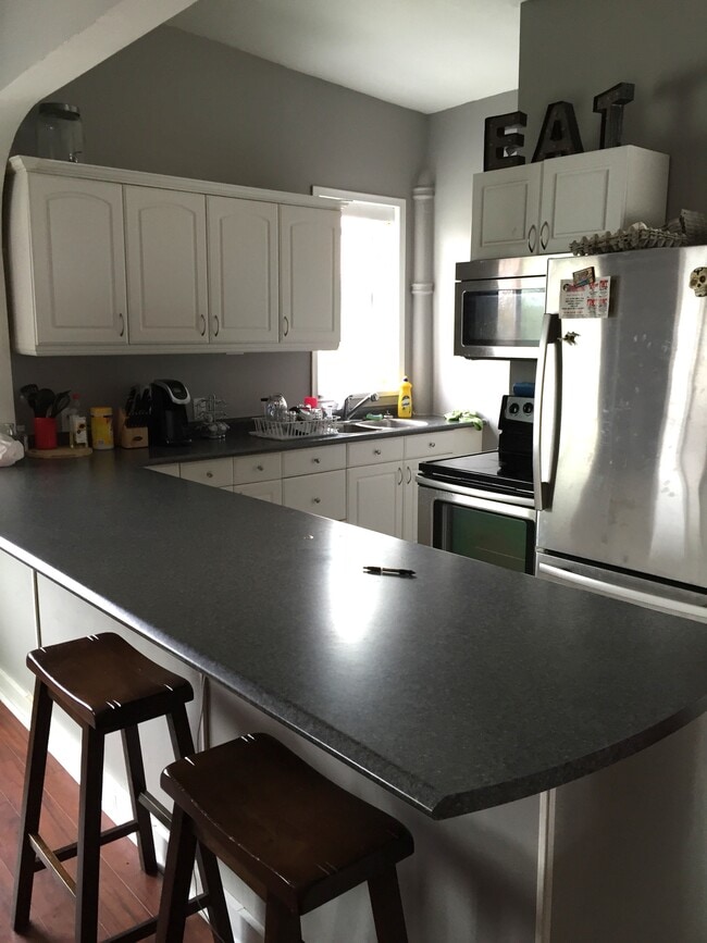 Building Photo - 216 Front St N