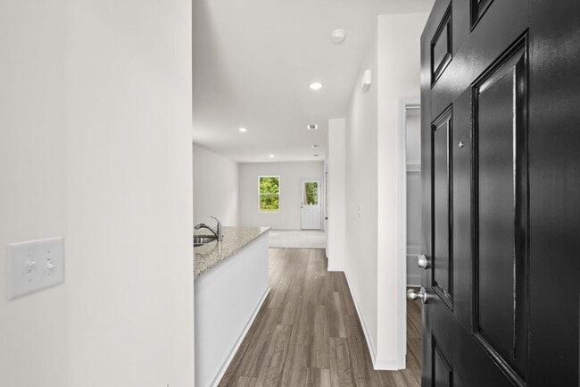 Building Photo - 450 Castillo Dr