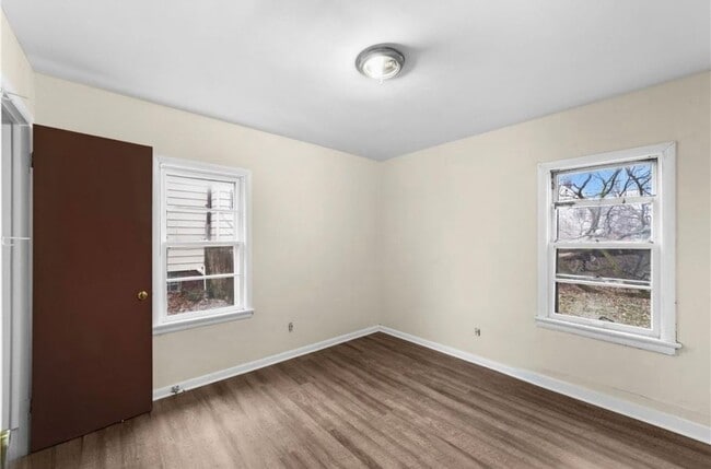 Building Photo - 1386 E 185th St