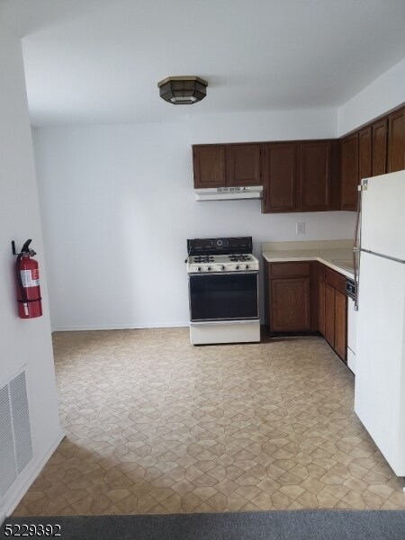 Primary Photo - 700 Schuyler Ave