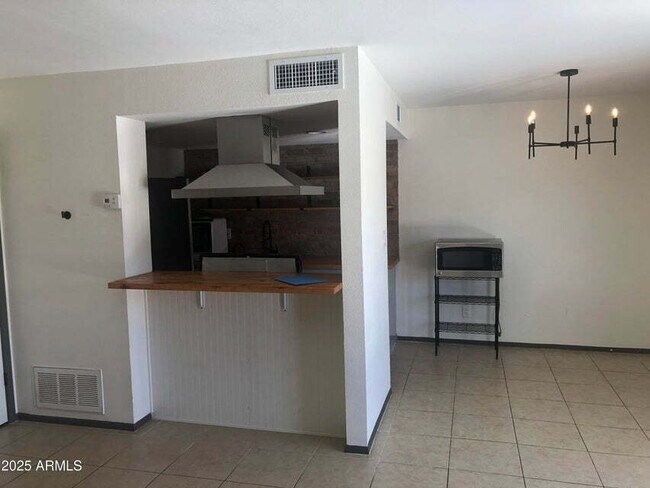 Foto del edificio - 2 Story Townhouse,  3 Bedroom, 1 Bathroom,...
