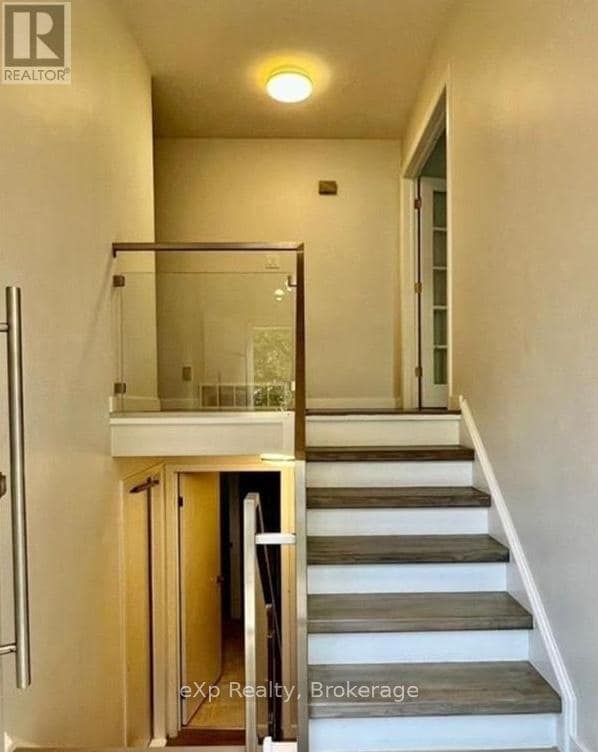 Building Photo - 213 Northlake Dr