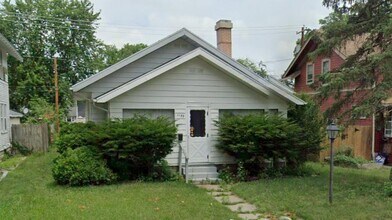 Building Photo - 1133 Altgeld St