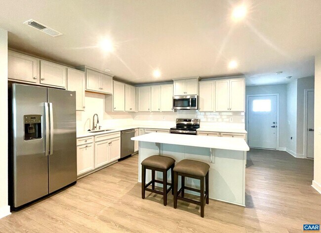 Foto del edificio - 5127 LAZY BRANCH Ln
