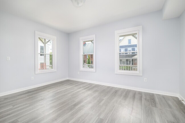 Building Photo - 11 Hanford Pl