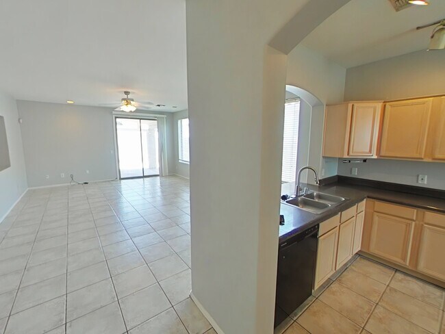 Building Photo - Modern 3 Bedroom Home in Tempe with Spacio...