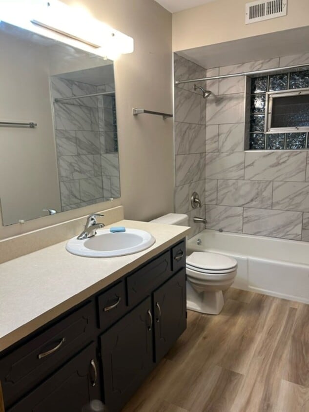 Foto principal - 16628 Crescent Ave