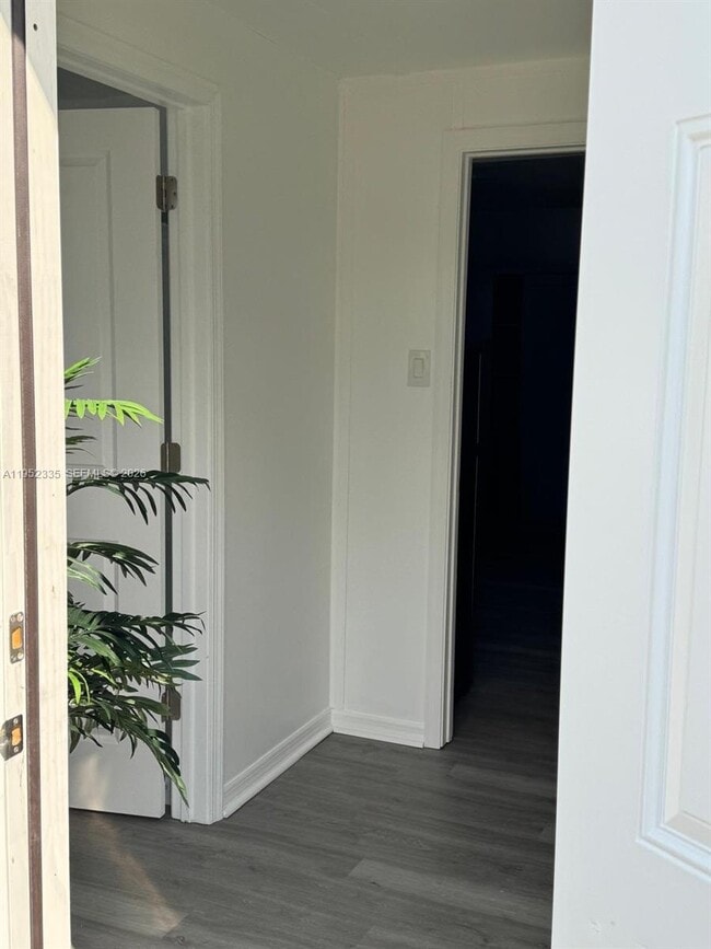 Building Photo - 910 SW Airoso Blvd