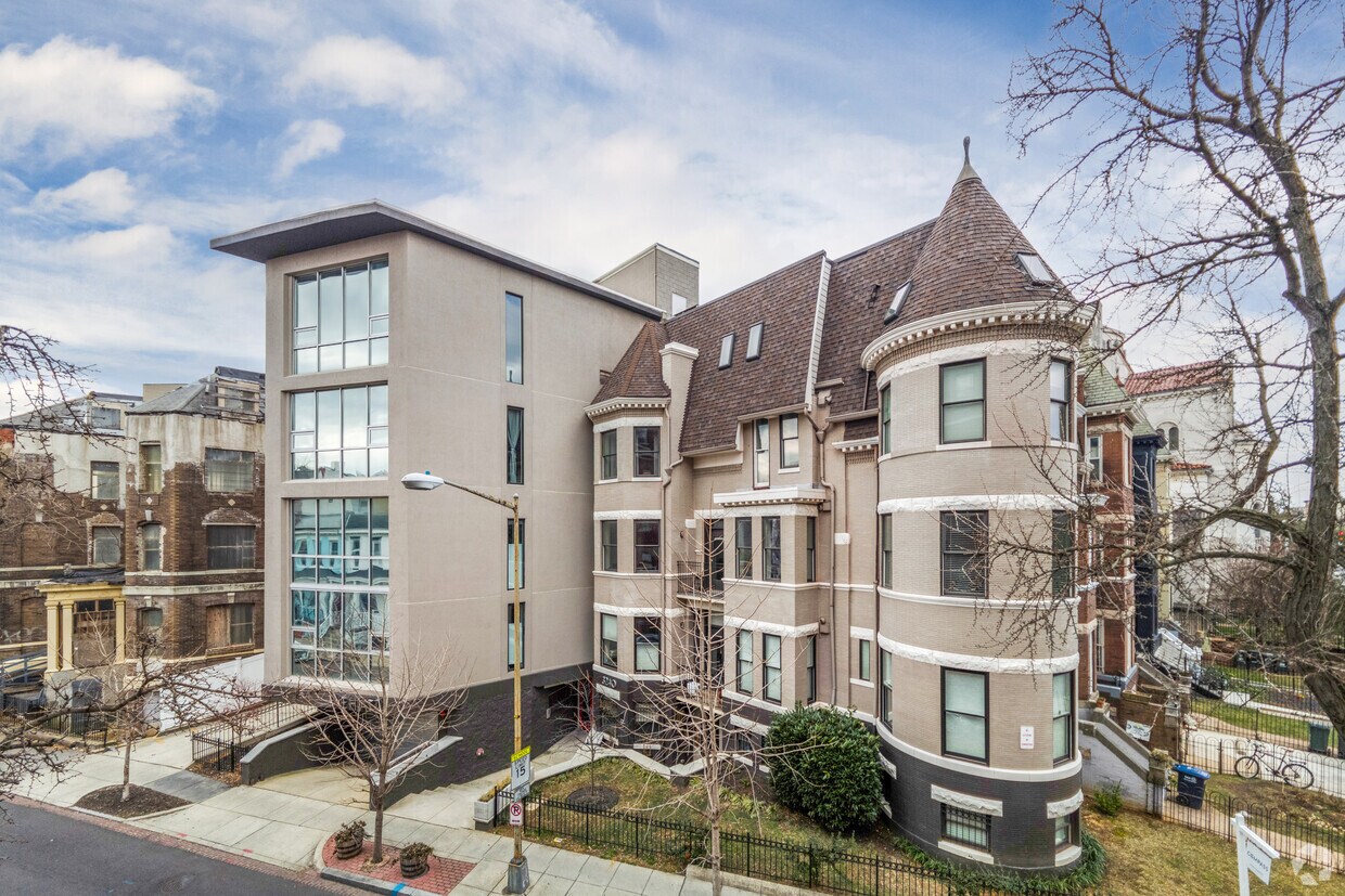 Primary Photo - 3240 Hiatt Pl NW