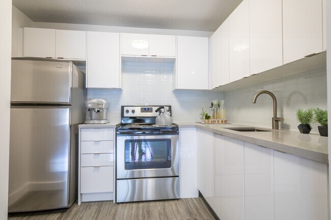 Cuisine - 40 Gerrard Street East Apartments