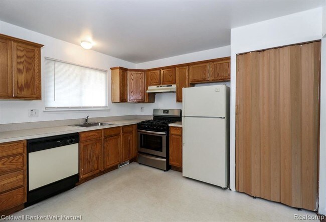 Foto del edificio - 44543 Savery Dr