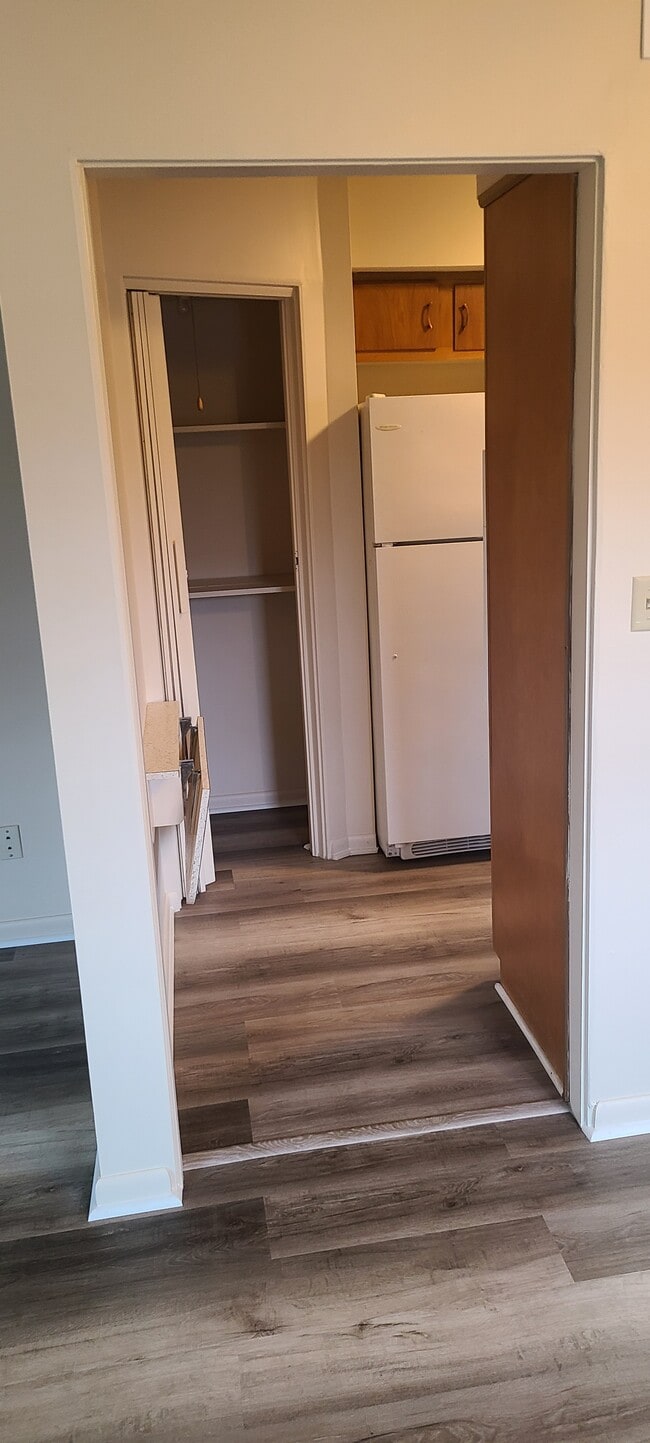 Halway - 2701 Washington Ave